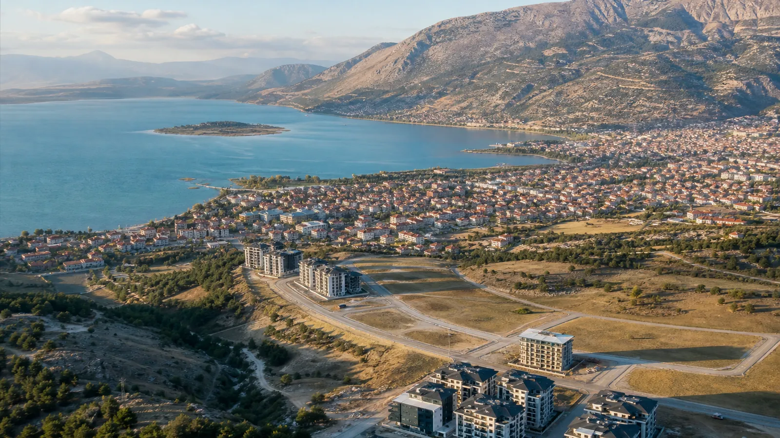 Burdur gayrimenkul rehberi için yapay zekâ destekli temsili şehir ve yatırım görseli