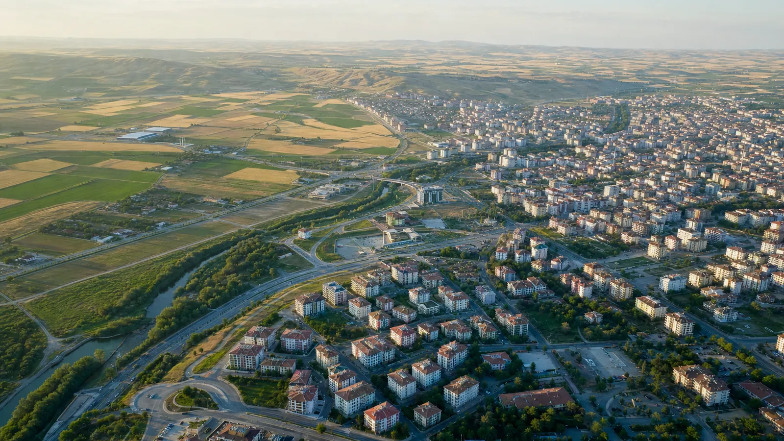 Çorum gayrimenkul rehberi için yapay zekâ destekli temsili şehir ve yatırım görseli