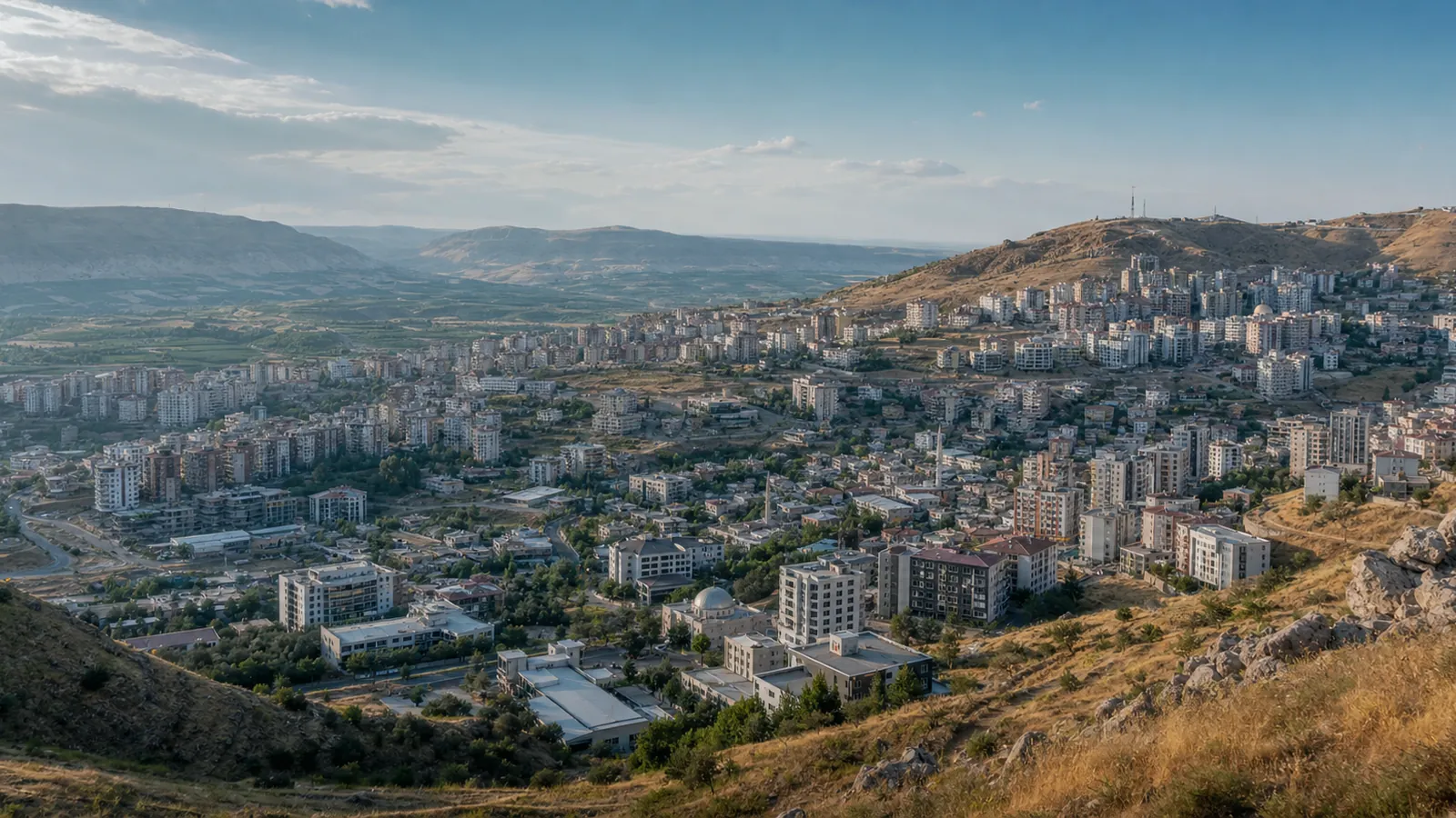Siirt gayrimenkul rehberi için yapay zekâ destekli temsili şehir ve yatırım görseli