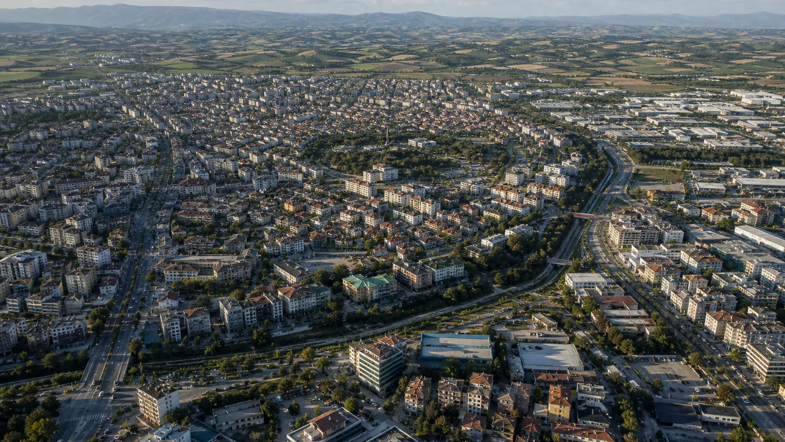 Uşak gayrimenkul rehberi için yapay zekâ destekli temsili şehir ve yatırım görseli
